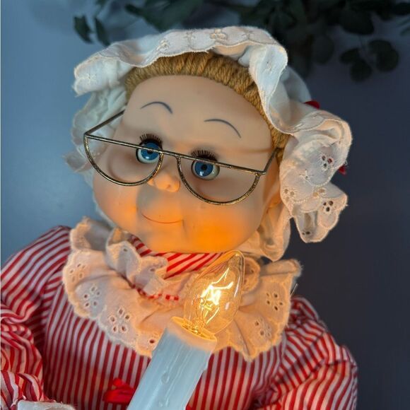 Vintage Motion-ettes of Christmas Life Like Mrs. Claus Lights Up Does Not Move - Picture 2 of 6